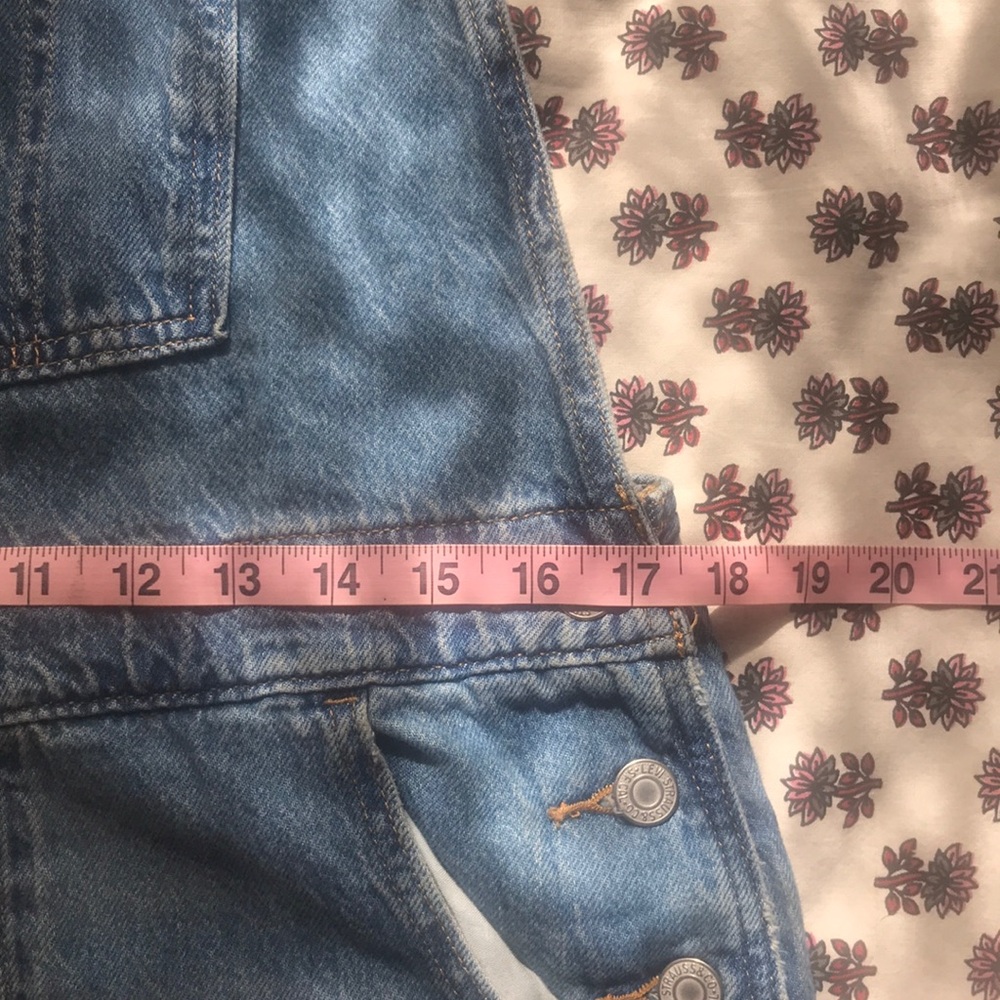 Levi’s Classic Blue Denim Overalls Urban Outfitters - Picture 3 of 7
